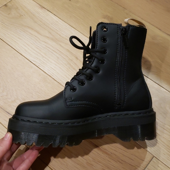 Like new Jadon mono blk vegan platform boot sz 7. - Picture 4 of 7